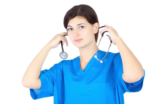 青い制服白い背景の上で幸せなかわいい看護師 — ストック写真