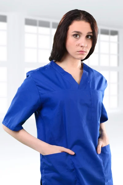 Unga Arbetar Vacker Kvinna Läkare Uniform — Stockfoto