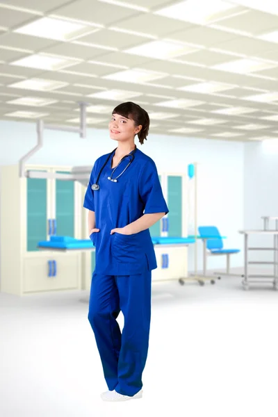 Ung flicka läkare sjukhussal — Stockfoto