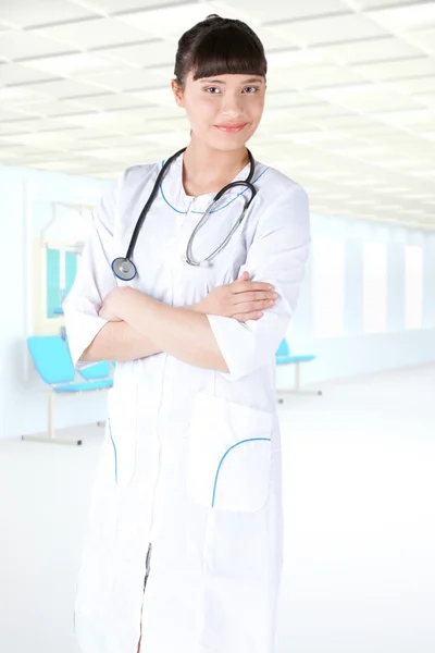 若い女の子の近代的な病院医師 — ストック写真