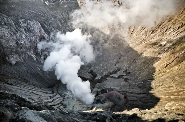 Creadora fumadora volcán —  Fotos de Stock