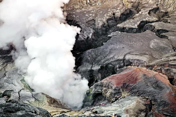 Курящий кратер — стоковое фото