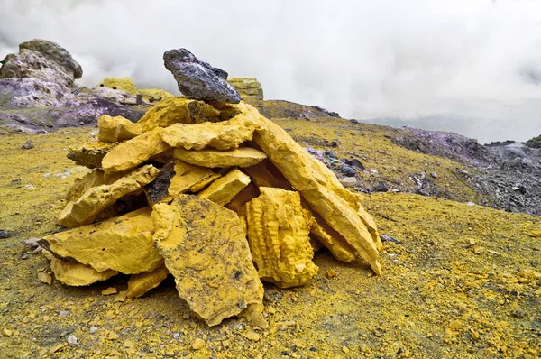 组的块的石头在硫矿 — 图库照片