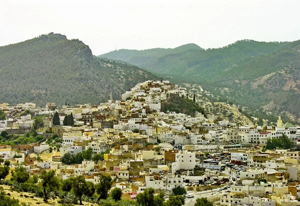 在小山的摩洛哥村 — 图库照片