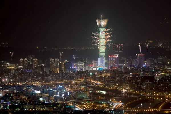 Feux d'artifice Sens nocturne de la ville de Taipei — Photo