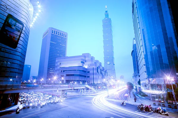 Tráfico de Taipei ciudad nocturna — Foto de Stock