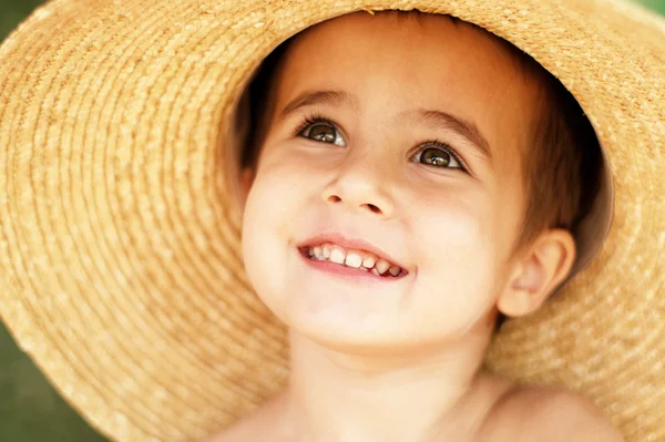 Little boy in straw hat — Stock Photo, Image
