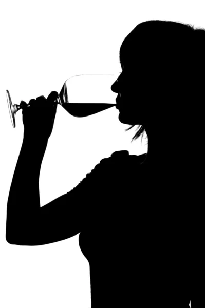 레드 와인을 마시는 여자의 실루엣 — 스톡 사진