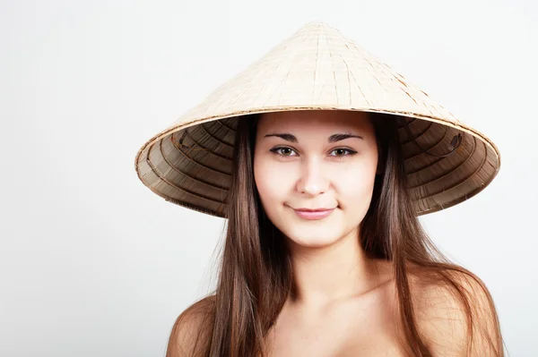 Vietnamca şapkalı kız — Stok fotoğraf