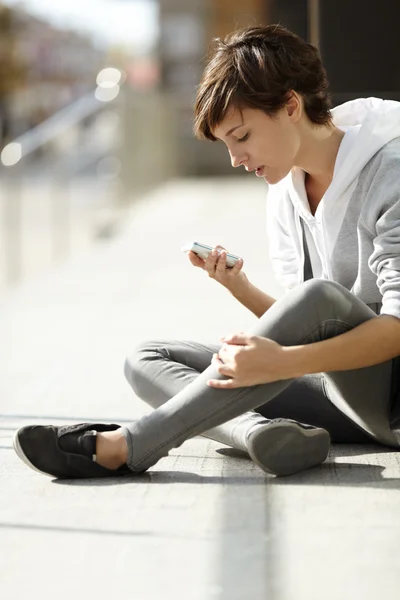 Girl with cell-phone — Stock Photo, Image