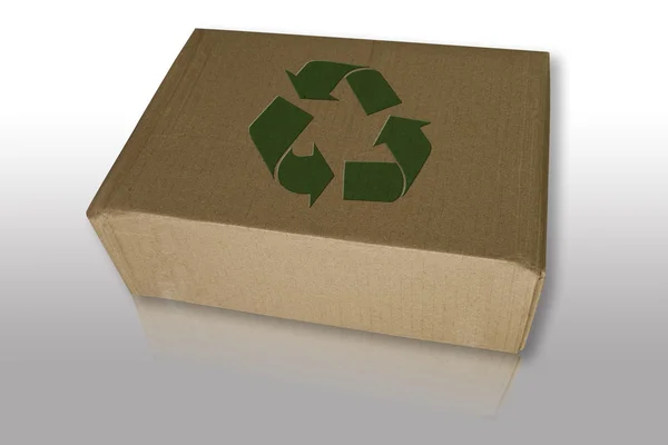 Caixa de reciclagem no chão cinza refletido — Fotografia de Stock