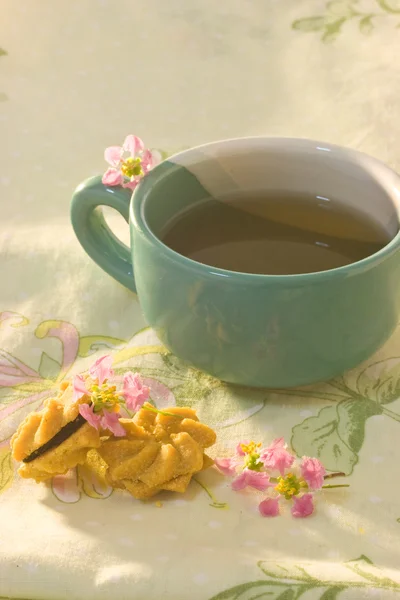 朝のお茶とクッキー — ストック写真