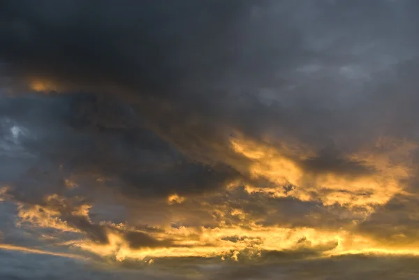 Goldenes Licht auf der Wolke — Stockfoto