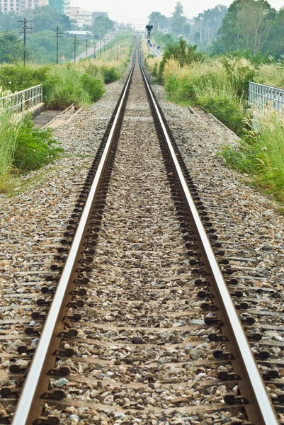 Железная дорога в сельской местности — стоковое фото