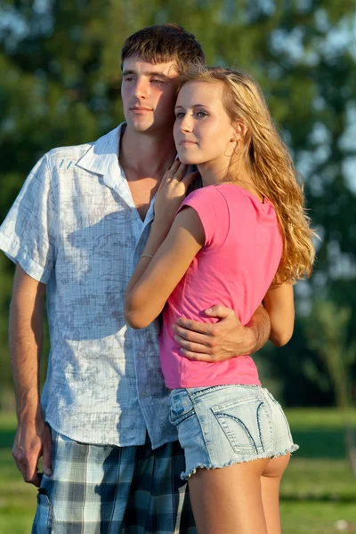 A couple of young in the park — Stock Photo, Image