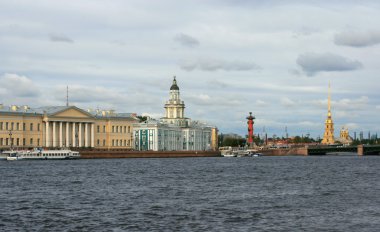 st-petersburg Üniversitesi iskele ve Saray köprüsü üzerinde bir tür.