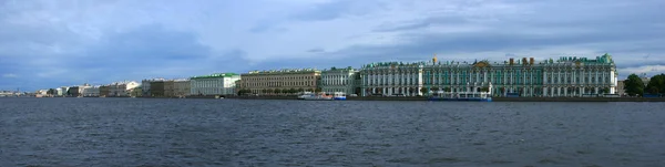 Panorama of Palace quay with the Hermitage — Stock Photo, Image