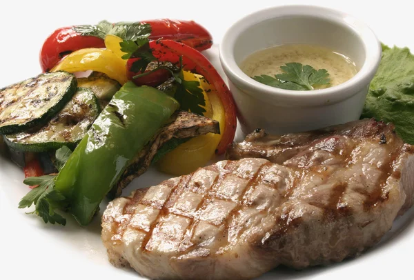 Grillezett sertéshús zöldségekkel — Stock Fotó