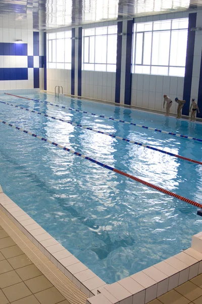 Schwimmbad lizenzfreie Stockbilder