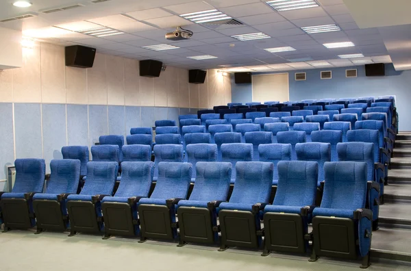 Δωμάτιο Για Επαγγελματικές Παρουσιάσεις Διαλέξεις Και Παρακολουθώντας Ταινίες Φωτογραφία Αρχείου