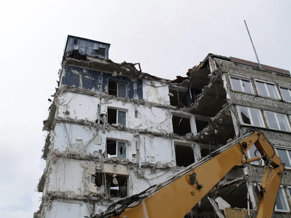 Demolição de um edifício — Fotografia de Stock