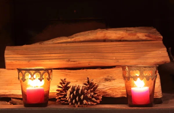 Brennende Kerzen als Weihnachtsdekoration — Stockfoto