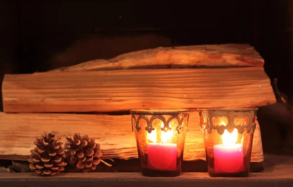 Палаючі свічки як різдвяна прикраса — стокове фото