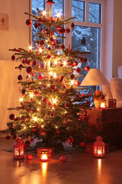 Illuminated Christmas tree — Stock Photo, Image