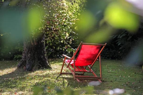 Cadeira de praia vermelha — Fotografia de Stock