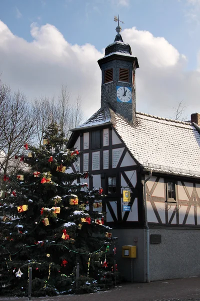 Δημαρχείο και χριστουγεννιάτικο δέντρο — Φωτογραφία Αρχείου