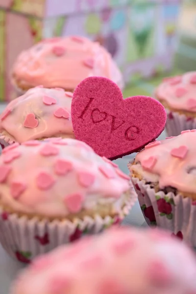 Muffins de corazón rosa — Foto de Stock