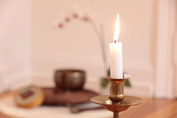 兰花蜡烛和装饰 — 图库照片