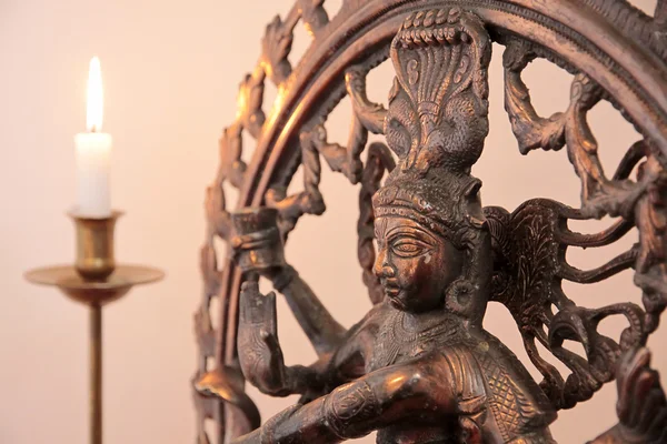 Estatua de la diosa Shiva con vela — Foto de Stock