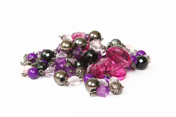 Фиолетовый Бисером Ожерелье Изолированы Белом Фоне — стоковое фото
