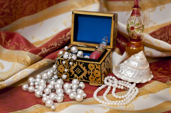 Pearls in the box — Stock Photo, Image