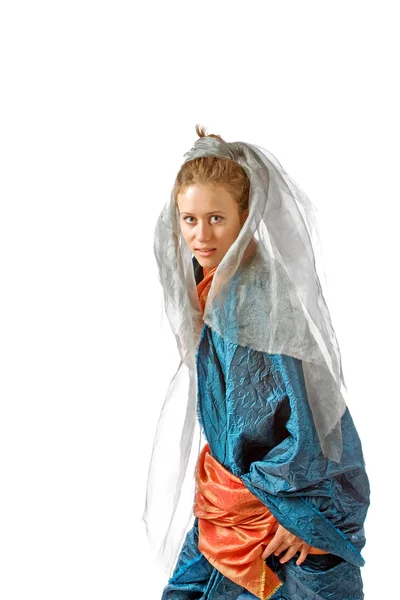 Девушка в стилизованном восточном платье — стоковое фото