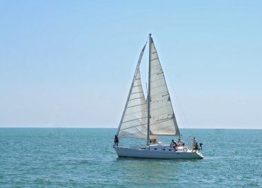 Açık mavi deniz yat