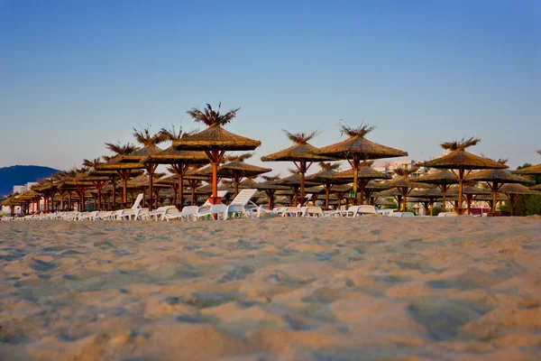 Spiaggia di sabbia bianca vuota — Foto Stock