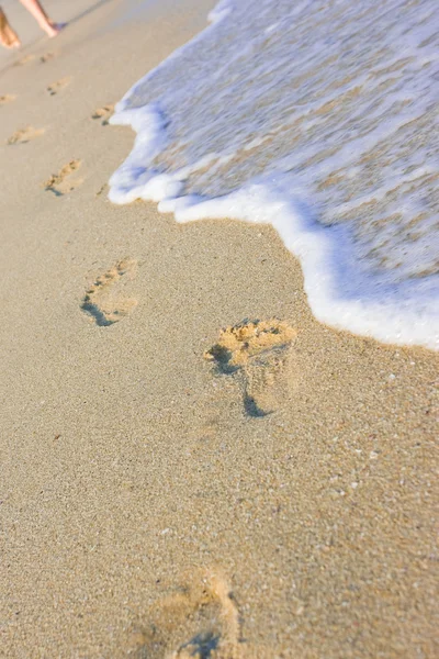 Passeio de praia na areia do mar — Fotografia de Stock