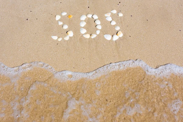 SOS in zand — Stockfoto