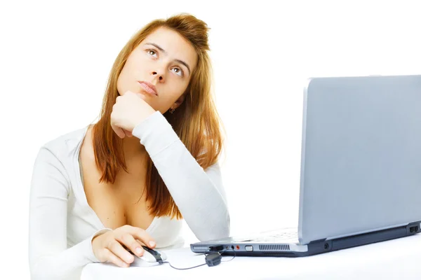 Бизнес-леди за белым разочаровалась в своем компьютере — стоковое фото