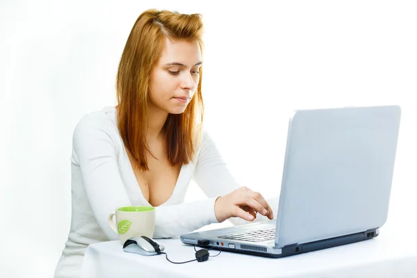 Business lady over white frustrated with her computer — Stock Photo, Image