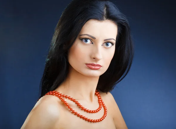 Elegant beautiful woman wearing jewelry — Stock Photo, Image