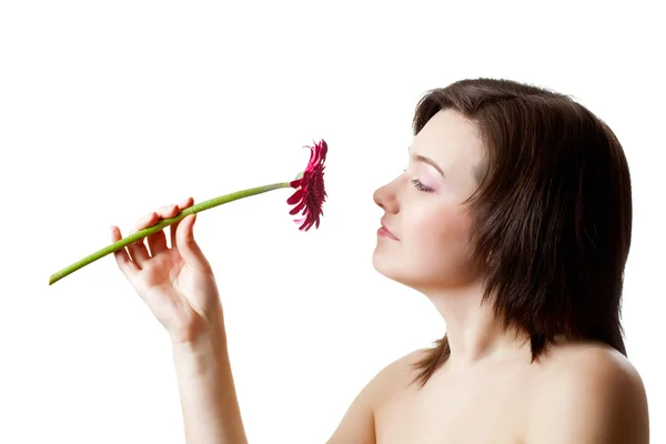 Žena při pohledu na květ — Stock fotografie