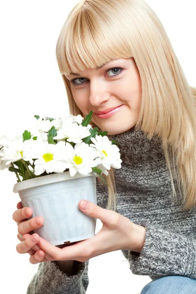 女性の花を持つ — ストック写真