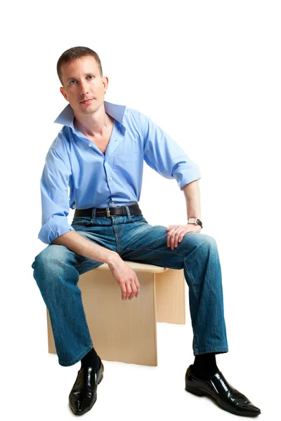 Przystojny mężczyzna siedzący — Zdjęcie stockowe