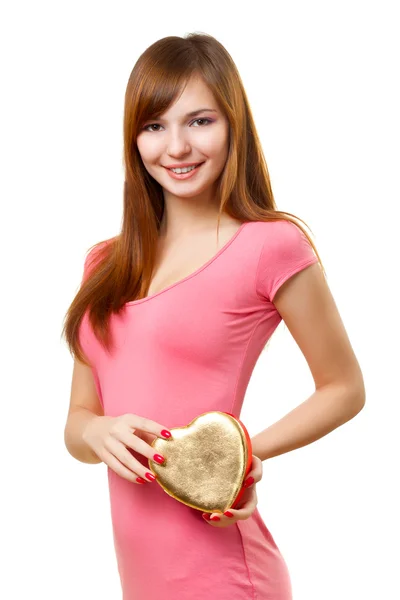 Kvinna med hjärta form låda — Stockfoto