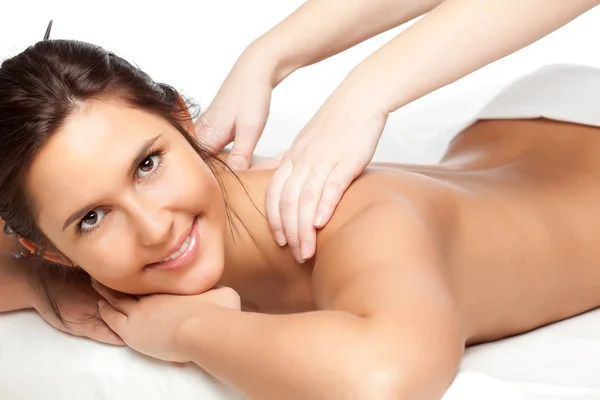 Mulher Feliz Recebendo Massagem Ombro — Fotografia de Stock