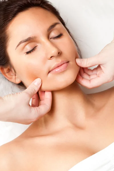 Woman receiving face massage — Stock Photo, Image