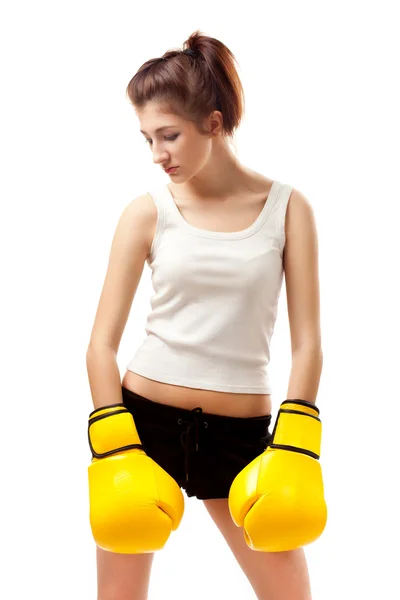 Wanita Muda Mengenakan Sarung Tangan Boxer Kuning — Stok Foto